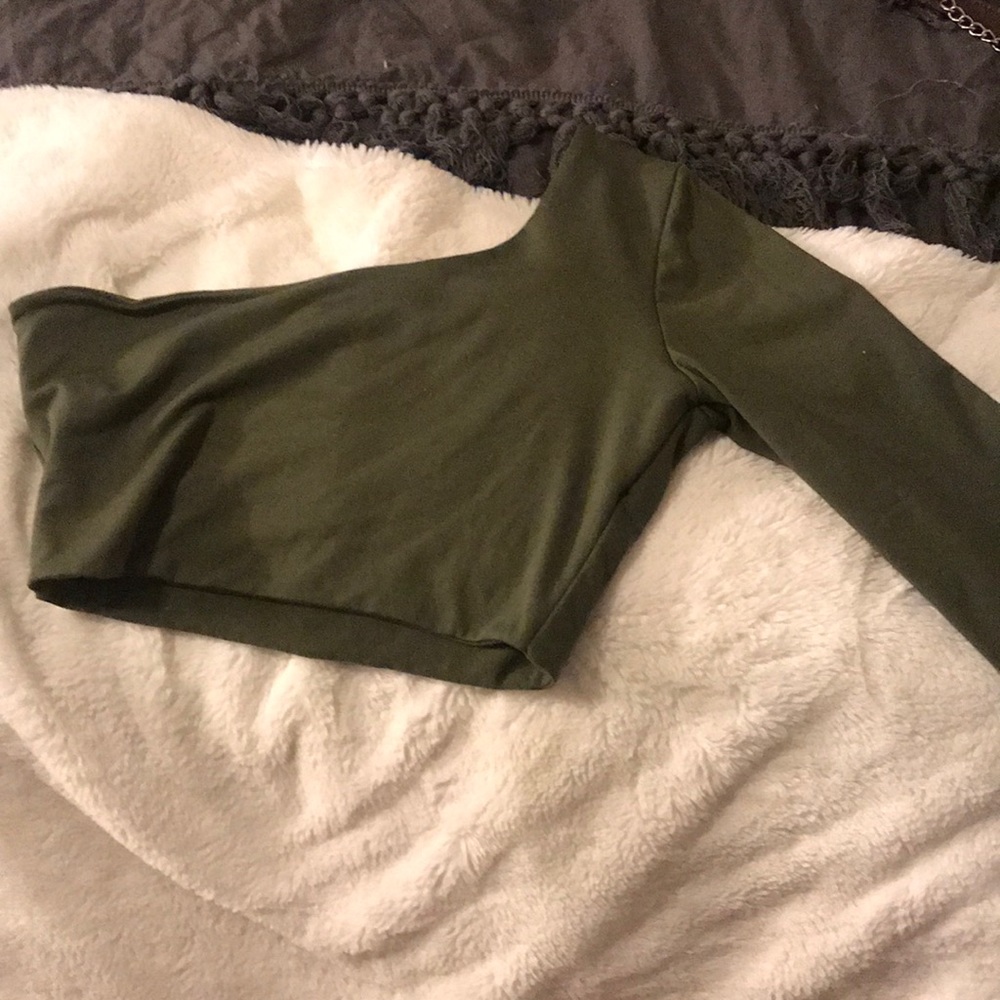 One shoulder long sleeve crop top